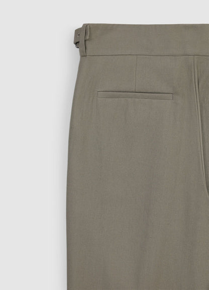 Einfarbige Hose mit Schnalle Helles Military-Grün